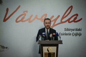 - Belgesel, Osmanlı-Rus savaşları sırasında esir düşen Müslüman askerlerin, Osmanlıca