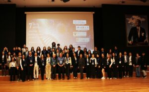 - Dünyaca ünlü üniversitelerden gelen katılımcılar, laboratuvarlarında geliştirdikleri son araştırma