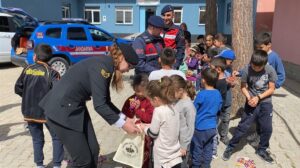 YOZGAT (AA) – Yozgat İl Jandarma Komutanlığı ekipleri, köyde tıraş