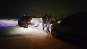 YOZGAT (AA) – Yozgat'ta kar ve tipi nedeniyle yolda kalan