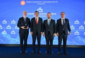 ERZURUM (AA) – Cumhurbaşkanı Yardımcısı Cevdet Yılmaz, "Savunma sanayinden, sağlık