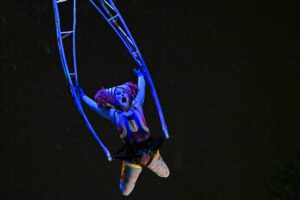 - Kortej yürüyüşüyle başlayan festivalde, tiyatro sanatının gelişmesine önemli katkılarda