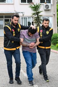 ADANA (AA) – Adana'da 3 ev ve 5 iş yerine