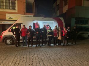 ADANA (AA) – Adana'da görev başındaki polis memurlarına, Türk Kızılay