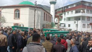 ADANA (AA) – Adana'da dün minibüsle çarpışan otomobilde hayatını kaybeden