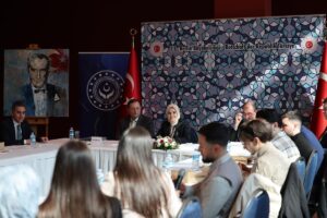 BERLİN (AA) – Aile ve Sosyal Hizmetler Bakanı Mahinur Özdemir