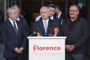 - "Sırrı Süreyya Önder'in bugüne kadar hep başkalarını hayata tutundurmak