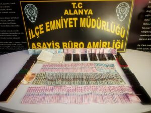 ANTALYA (AA) – Antalya'nın Alanya ilçesinde düzenlenen fuhuş operasyonunda gözaltına