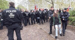 BERLİN (AA) – Almanya'nın çeşitli kentlerinde, dünyada devam eden savaşlar