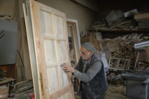 ANKARA (AA) – Ankara'nın Çubuk ilçesinde marangoz ustası Ali Türk,