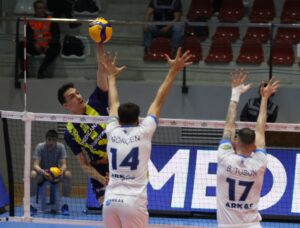 Salon: Atatürk Voleybol Vestel Spor Kompleksi Hakemler: Tuncay Kandemir, Hakkı