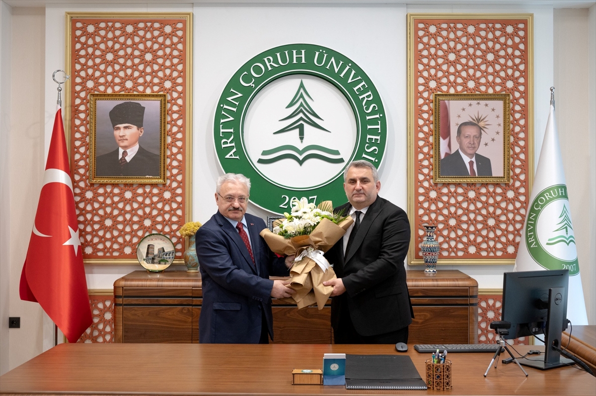 Artvin Çoruh Üniversitesi Rektörlüğüne atanan Prof. Dr. İbrahim Aydın görevine başladı
