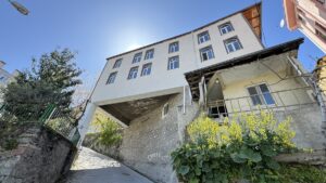 ARTVİN (AA) – Artvin'de arazi şartları nedeniyle yolun kapanmaması için