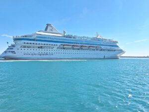 ANTALYA (AA) – Palau bayrağı taşıyan "Astoria Grande" isimli kruvaziyer,