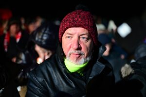 - Anzak askerlerinin torunları, ayin öncesinde uyku tulumları ve battaniyeler