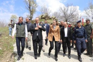 AYDIN (AA) – Kestane ağaçları ile meyvelerine zarar veren, halk