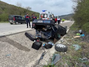 BARTIN (AA) – Bartın'da 2 otomobilin çarpışması sonucu 11 kişi