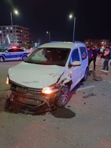 BATMAN (AA) – Batman'da otomobil ile hafif ticari aracın çarpışması