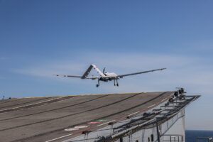 İSTANBUL (AA) – Dünya havacılık tarihinde kısa pistli gemiden kalkış-iniş