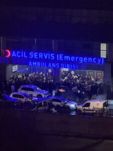 - Kaldırımda oturan kişiye, kontrolden çıkan aracın çarpması güvenlik kamerasınca