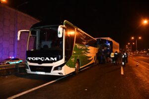 BİLECİK (AA) – Bilecik'in Bozüyük ilçesinde tırın tur otobüsüne arkadan