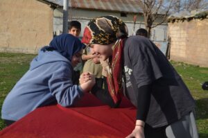 MUŞ (AA) – SABRİ YILDIRIM – Muş'ta öğretmenlerinin yönlendirmesiyle bilek