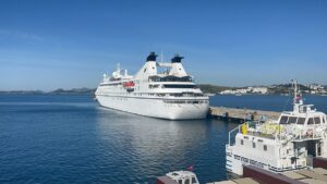 MUĞLA (AA) – Muğla'nın Bodrum ilçesine, "Star Legend" isimli kruvaziyerle