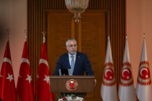 - "AK Parti kadroları olarak Türkiye'de çalışma hayatı başta olmak