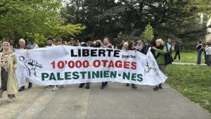 CENEVRE (AA) – İsviçre'nin Cenevre kentinde binlerce kişi, Filistin ile