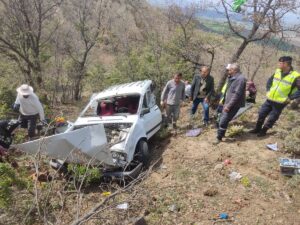 ÇORUM (AA) – Çorum'un Laçin ilçesinde otomobilin devrilmesi sonucu 1'i