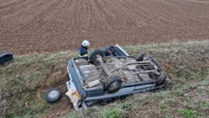 ÇORUM (AA) – Çorum'da, otomobilin şarampole devrilmesi sonucu 2 kişi