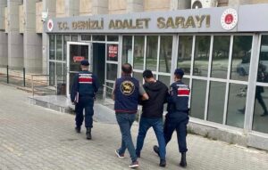 DENİZLİ (AA) – Denizli'nin Merkezeefendi ilçesinde düzenlenen uyuşturucu ve silah