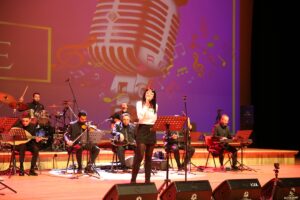 - Şarkıcı Kutsi'nin konser verdiği yarışmanın finalinde dereceye girenlere çeşitli