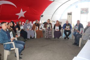 DİYARBAKIR (AA) – Dağa kaçırılan çocukları için eski HDP il