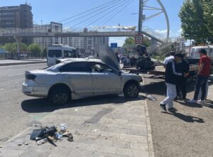 DİYARBAKIR (AA) – Diyarbakır'ın merkez Kayapınar ilçesinde devrilen otomobilin sürücüsü