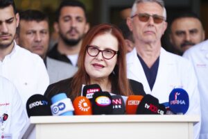 İSTANBUL (AA) – Geçirdiği kalp rahatsızlığı nedeniyle hastaneye kaldırılan TBMM