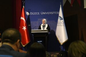 DÜZCE (AA) – Düzce'de "1. Uluslararası Türk Dünyasında Kadın: Başarı