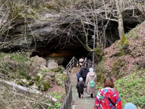 DÜZCE (AA) – Düzce'nin Akçakoca ilçesindeki Fakıllı Mağarası, Ramazan Bayramı'nda