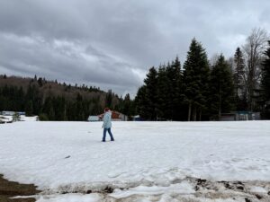 DÜZCE (AA) – Düzce'deki yaylaları ziyaret edenler, kıştan kalan kar