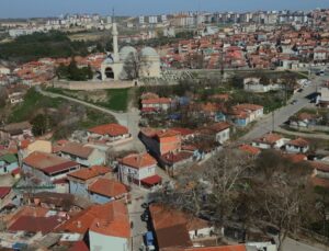 EDİRNE (AA) – Edirne'de, Selimiye ve Muradiye Camileri arasında bulunan