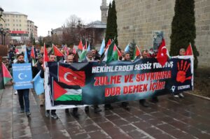 ERZURUM (AA) – Erzurum'da sağlık çalışanları İsrail'in Gazze'ye yönelik saldırılarını