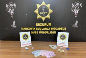 ERZURUM (AA) – Erzurum'da, "torbacı" olarak tabir edilen sokak satıcılarına
