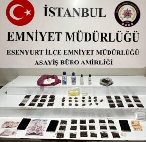İSTANBUL (AA) – Esenyurt'ta düzenlenen uyuşturucu operasyonunda gözaltına alınan 3