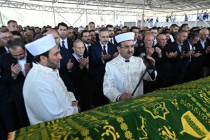 ANTALYA (AA) – Eski Dışişleri Bakanı ve AK Parti Antalya