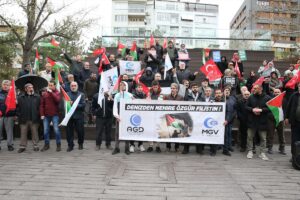 ESKİŞEHİR (AA) – Eskişehir'de, İsrail'in Gazze'ye yönelik saldırılarına karşı protesto