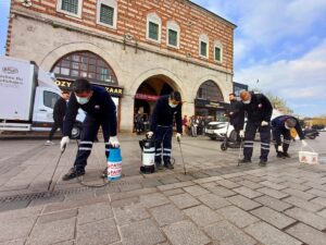 İSTANBUL (AA) – Fatih Belediyesi ekipleri, tarihi Mısır Çarşısı ve
