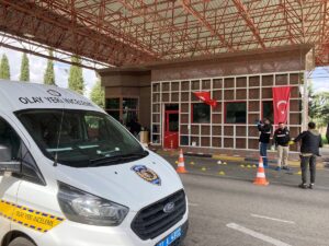 GAZİANTEP (AA) – Gaziantep Havalimanı girişindeki güvenlik noktasında çıkan arbedede