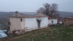 GÜMÜŞHANE (AA) – Gümüşhane'de etkili olan şiddetli fırtına nedeniyle 20