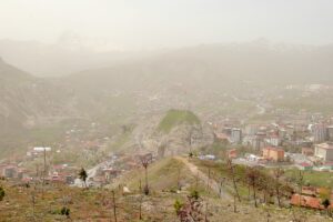 HAKKARİ (AA) – Hakkari'de etkili olan toz taşınımı hayatı olumsuz