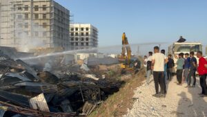 HATAY (AA) – Hatay'ın Kırıkhan ilçesinde, inşaat şantiyesindeki konteyner depoda